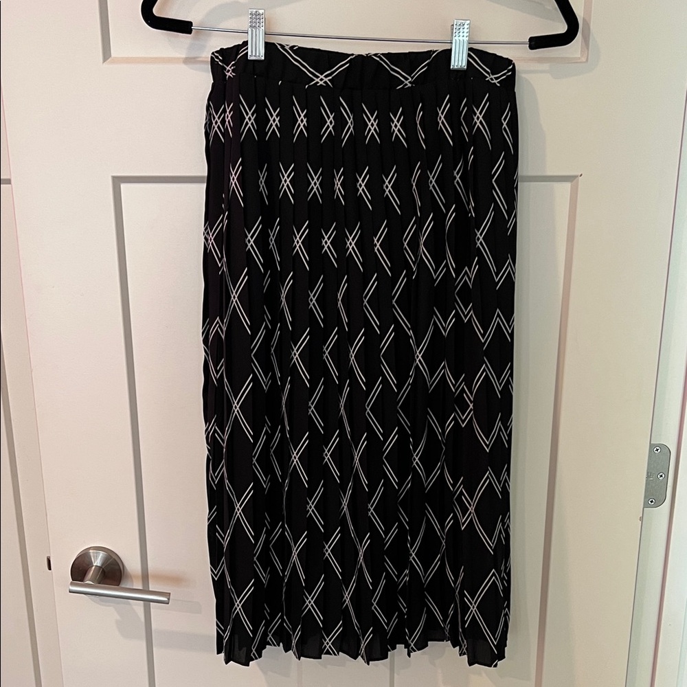 Banana Republic Factory Black and White Patterned Midi Skirt